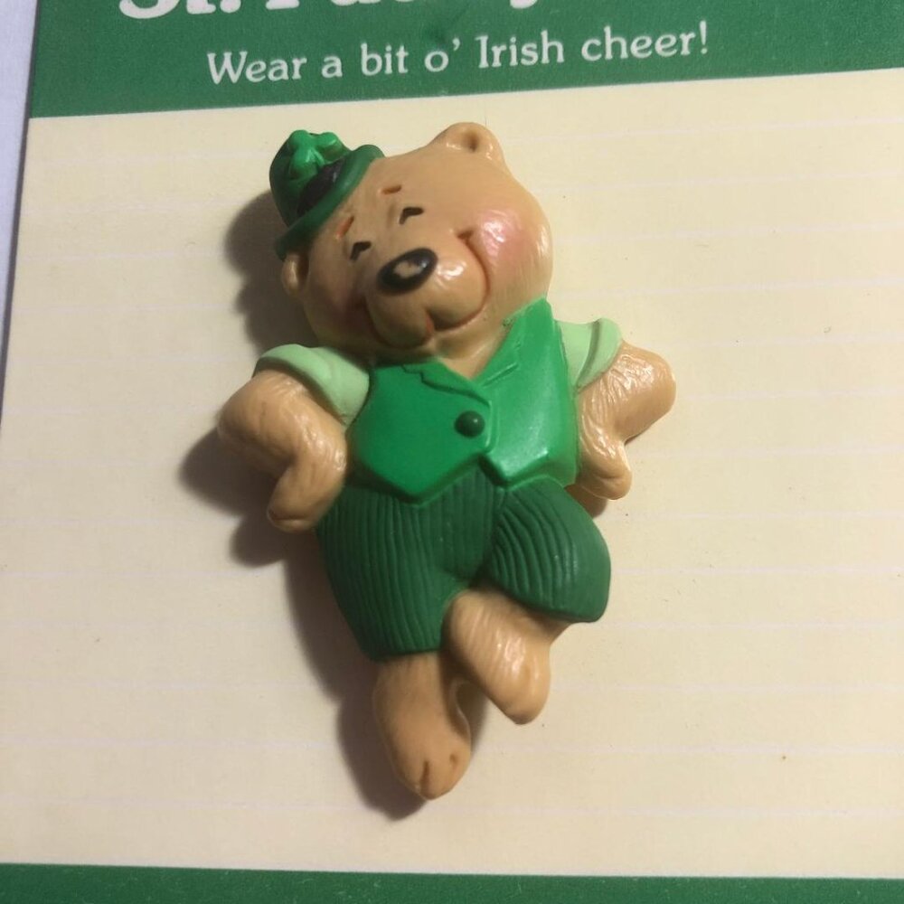 New Vintage Hallmark Lapel Pin St. Patrick 1987/92 Leprechaun Teddy Bear Dancing